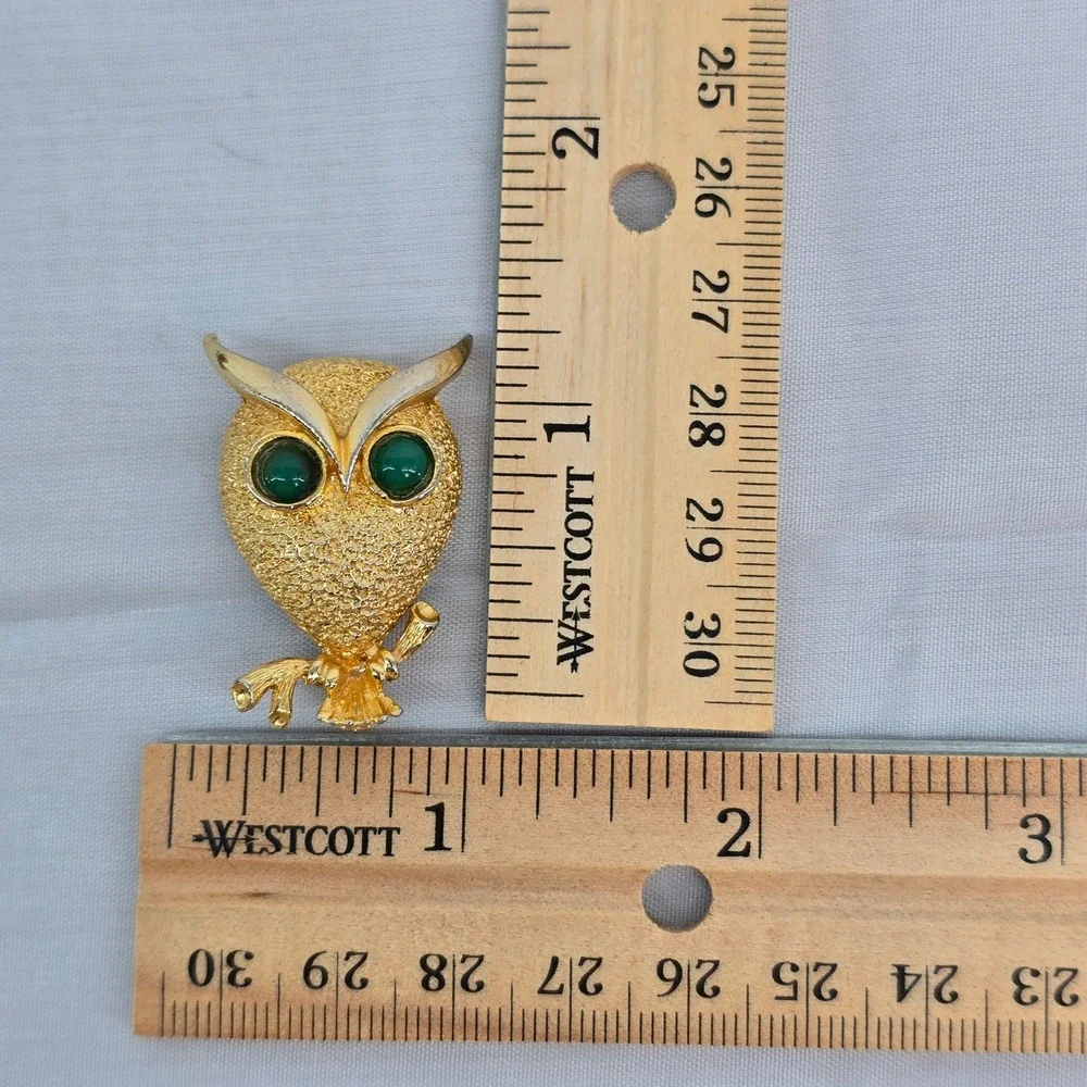 Vintage Gold Tone Owl Brooch Green Cabochon Eyes Textured Bird Pin 1.5 Inch